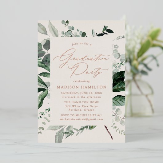 Overvloedige Greenery Cream Graduation Party Folie Uitnodiging (Staand Voorkant)