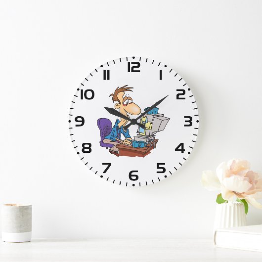Overwerkte kantoormedewerker grappige vermoeide we grote klok