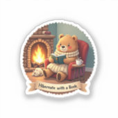 Overwinteren met een boek - Gezellig Beer Sticker (Voorkant)