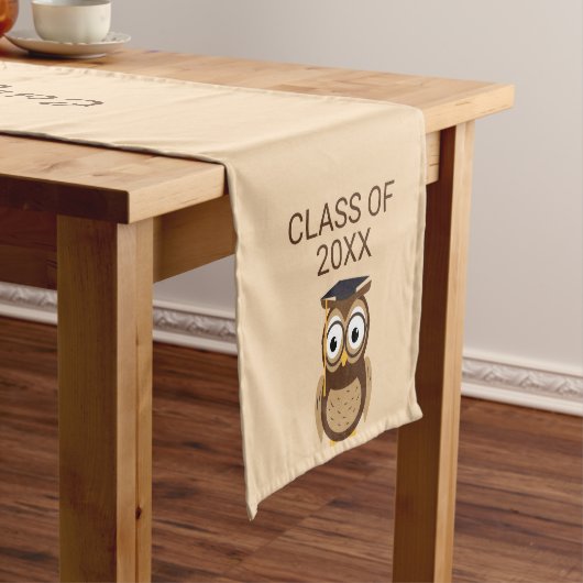 Owl Cartoon Afstuderen Table Runner Korte Tafelloper (Voorbeeld)