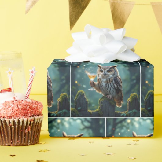 Owl Holding a Cocktail In a Mystical Forest Cadeaupapier (Verjaardagsfeest)