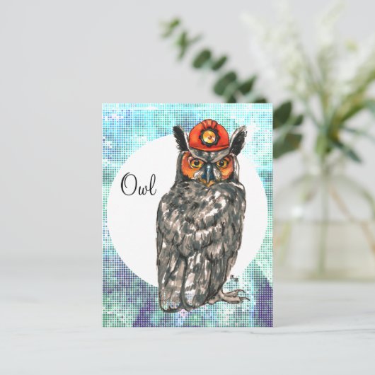 Owl in een helm briefkaart (Staand voorkant)