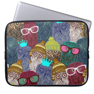 Owl in kroon laptop sleeve
