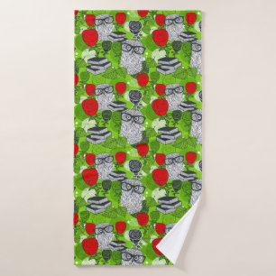 Owl in rode rozen bad handdoek