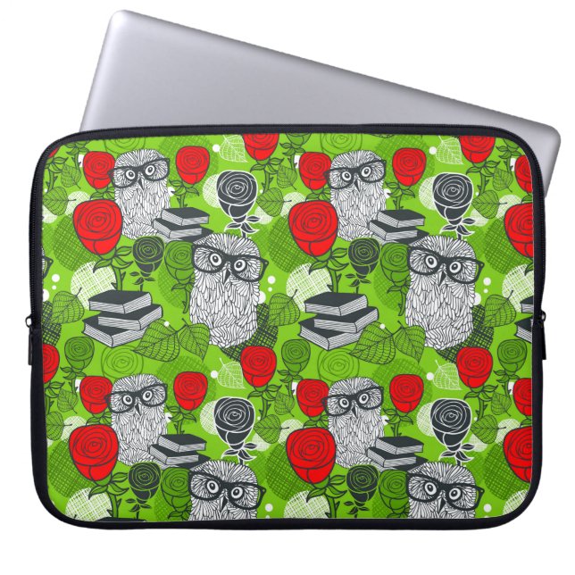 Owl in rode rozen laptop sleeve (Voorkant)