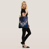 Owl in vlucht tote bag (Op model)