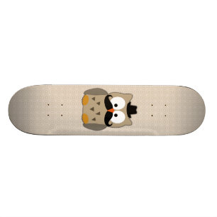 Owl met snor en Pet Skateboard