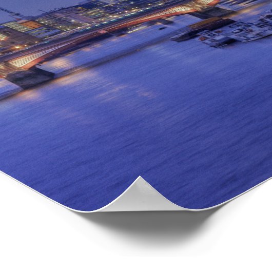 Oxo Tower en Thames River 's nachts Poster (Hoek)