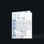 Oy aan de wereld Grappig Chanoeka Menorah gevouwen Feestdagen Kaart<br><div class="desc">Alle tekst aan de binnenkant van deze kaart is in sjablonen gegoten,  dus het kan gemakkelijk worden gewijzigd als u dat wilt. Dit omvat uiteraard de handtekening. De voorkant heeft afbeeldingen van een ondoorzichtig wereldbol met een mondkapje op de achtergrond en een zilveren menorah-omtrek naar rechts onderaan</div>