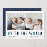 Oy to World | 2 Foto Hanukkah Feestdagenkaart<br><div class="desc">Whimsical Hanukkah-fotokaart bevat twee van uw favoriete familiefoto's in een vierkant formaat dat naast elkaar is uitgelijnd. "Oy to the World" staat onder in blauw uitsnijding. Pas met uw familienaam of namen, douanegroet, en het jaar langs de bodem aan. Een grappige en moderne Hanukkah-kaart die is ontworpen om uw feestelijke...</div>