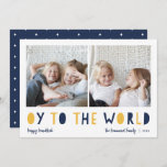 Oy to World | 2 Foto Hanukkah Feestdagenkaart<br><div class="desc">Whimsical Hanukkah-fotokaart bevat twee van uw favoriete familiefoto's in een vierkant formaat dat naast elkaar is uitgelijnd. "Oy to the World" staat onder in blauw en gouden gele snijsla. Pas met uw familienaam of namen, douanegroet, en het jaar langs de bodem aan. Een grappige en moderne Hanukkah-kaart die is ontworpen...</div>