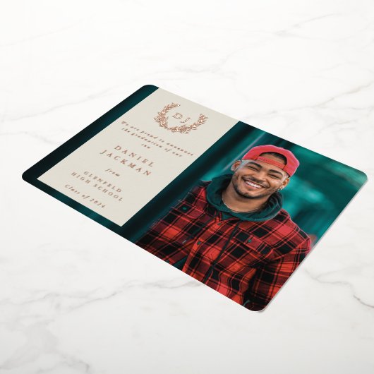 Oyster Monogram + Laurel Afstuderen Aankondiging (Gedraaid)