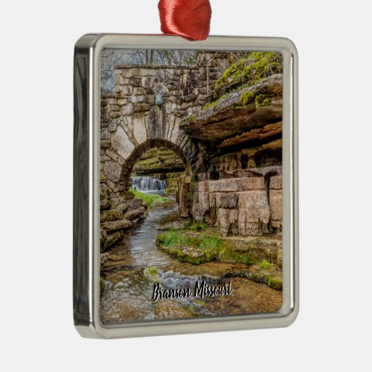 Ozarks Waterfall under Bridge Premium Ornament (Rechts)