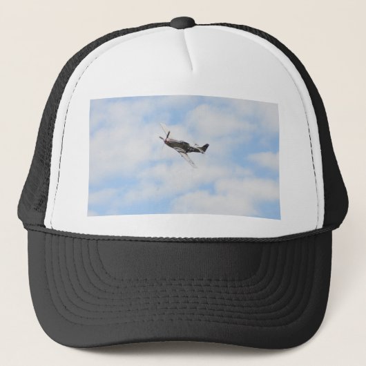 P51 Mustang in vlucht Trucker Pet (Voorkant)