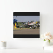 P51 Mustang, Side Uitzicht.(baan)_WWII Planes Vierkante Klok (Huis)