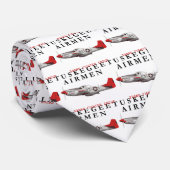 P51DredtailTuskegeeTitle_TeeSpring_Large.png Stropdas (Opgerold)