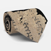 P52 Papyrus Fragment Das –Oudste Nieuwe Testament (Opgerold)