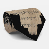P52 Papyrus Fragment Tie–Eerste Nieuw Testament Stropdas (Opgerold)