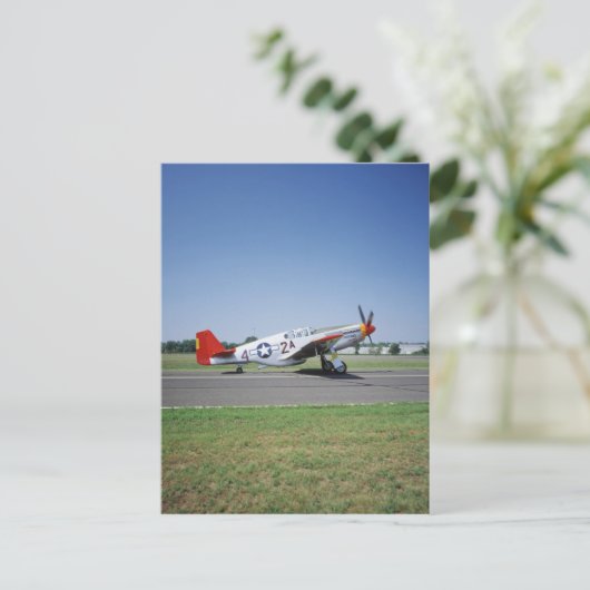 P-51 C Tuskegee Red Tail-vliegtuig aan de CAF Air Briefkaart (Staand voorkant)
