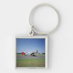 P-51 C Tuskegee Red Tail-vliegtuig aan de CAF Air Sleutelhanger