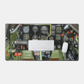 P-51 COCKPIT, TUSKEGEE AIRMEN (RODE STAART) BUREAUMAT (Keyboard & Muis)