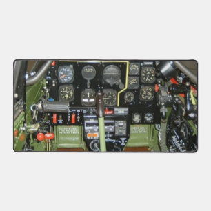 P-51 COCKPIT, TUSKEGEE AIRMEN (RODE STAART) BUREAUMAT