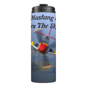 P 51 D Mustang Roaring door de hemel Thermosbeker