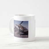 P-51 Mustang, 1942 Koffiemok (Voorkant links)