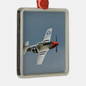 P-51D Mustang Fighter met D-Day-markeringen Metalen Ornament (Rechts)