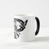 P Alphabet black butterfly Magische Mok (Voorkant rechts)