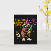 P Fizz Cheers 2026 Funny Raccoon New Year Design  Kaart (Gele Bloem)