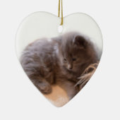 © P Wherrell Cute long haire grijze kitten Keramisch Ornament (Rechts)