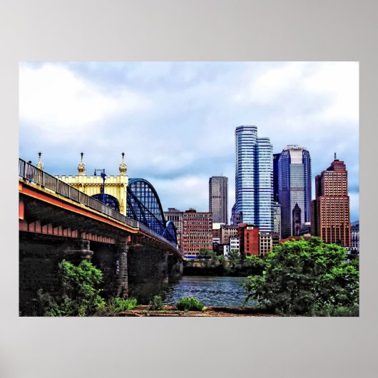 PA - Pittsburgh Skyline van Smithfield St Bridge Poster (Voorkant)