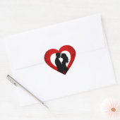 Paar dat elkaar omhelst in een groot rood hart sticker (Envelop)