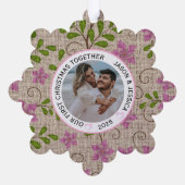 Paar Eerste Kerst Roze Bloemen Ornament Kaart (Achterkant)