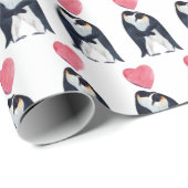 Paar Emperor Penguin Heart Valentijnsdag Cadeaupapier (Rol Hoek)
