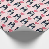 Paar Emperor Penguin Heart Valentijnsdag Cadeaupapier (Hoek)