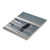 Paar en hun hond door de oceaan - tegeltje (Zijkant)