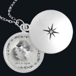 Paar Foto Damask Locket Zilver Vergulden Ketting<br><div class="desc">Dit verzilverde fotomedaillon staat voor u klaar om uw eigen foto in te voegen en de tekst te wijzigen. Dit schattige ketting is ideaal als cadeau voor vrienden en familie, of koop er een voor jezelf. Het afbeelding en de tekst zijn volledig . Klik op "Aanpassen" om de grootte van...</div>