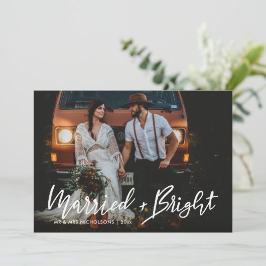 Paar foto van gehuwd en helder script feestdagenkaart (Staand voorkant)