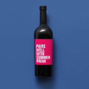 Paar goed met zomerse grappige roze wijn etiket