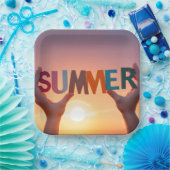 Paar Handen Holding Zomer Tekst Papieren Bordje (Feest)