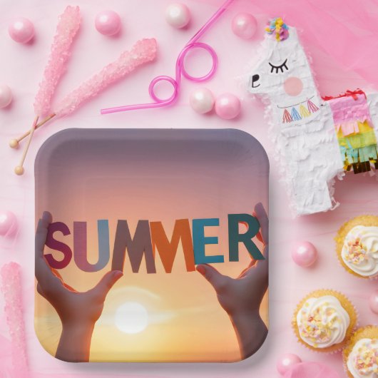 Paar Handen Holding Zomer Tekst Papieren Bordje (Feest)