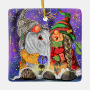 Paar Hugged Gnomen die vrolijk kerstlied zingen Keramisch Ornament