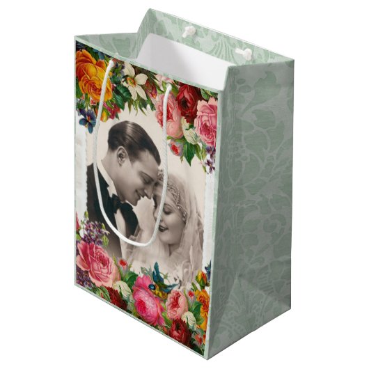  paar in Rozen met liefdesweddenschappen Gift Bag Medium Cadeauzakje (Voorkant Gekanteld)