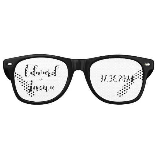 Paar Initialen en Datum Zwart Wit Modern Script Retro Zonnebril (Voorkant)
