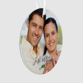 Paar is onze eerste kerstfoto en groen goud ornament (voorkant)