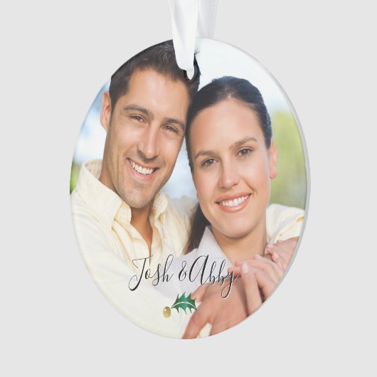 Paar is onze eerste kerstfoto en groen goud ornament (voorkant)