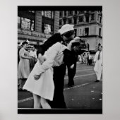 Paar Kiss in New York als Japanse Surrenders WWII Poster (Voorkant)