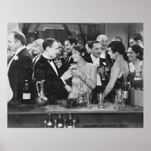 Paar met drink in drukke bar poster